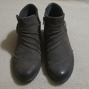 Earth Origins brown suede booties